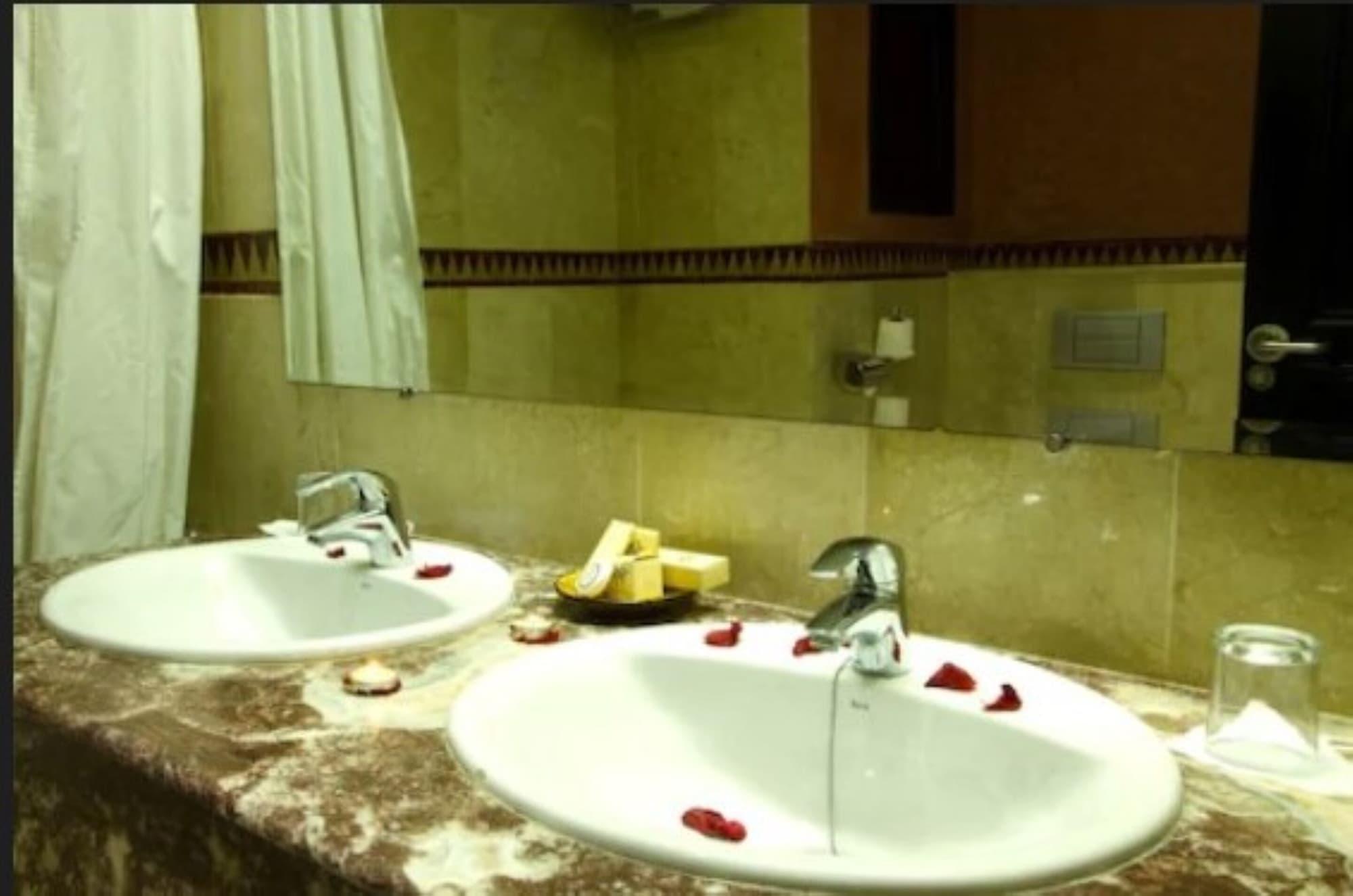 De Paris Hotel 4*